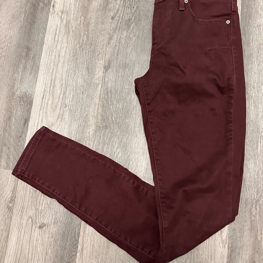 Levi's Women's Skinny Jeans in Burgundy